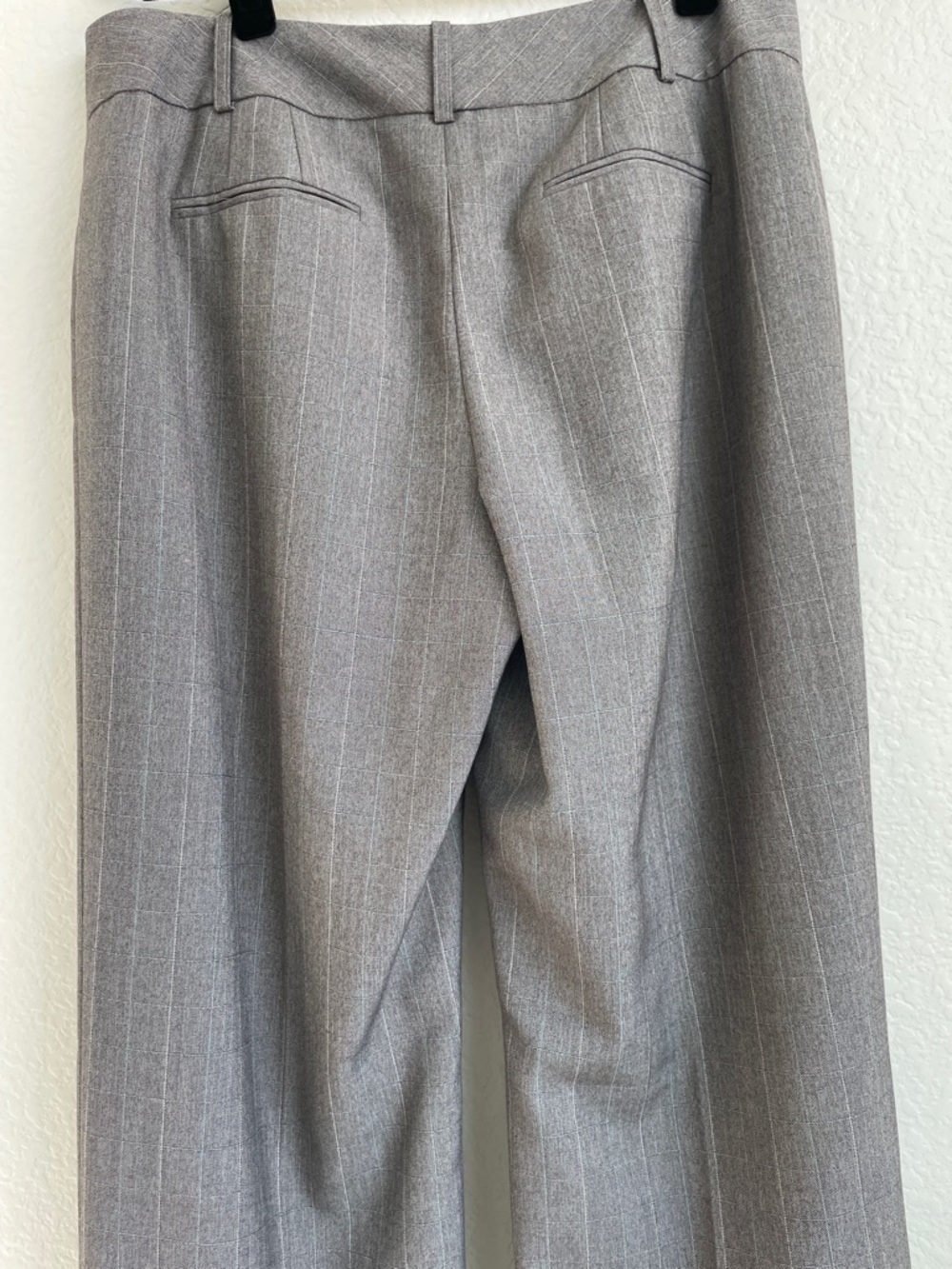 Ann Taylor Gray Pinstripe Wide-Leg Dress Pants • Size 6 - Picture 5 of 12